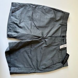 Banana Republic Men's 9" CORE TEMP SHORT